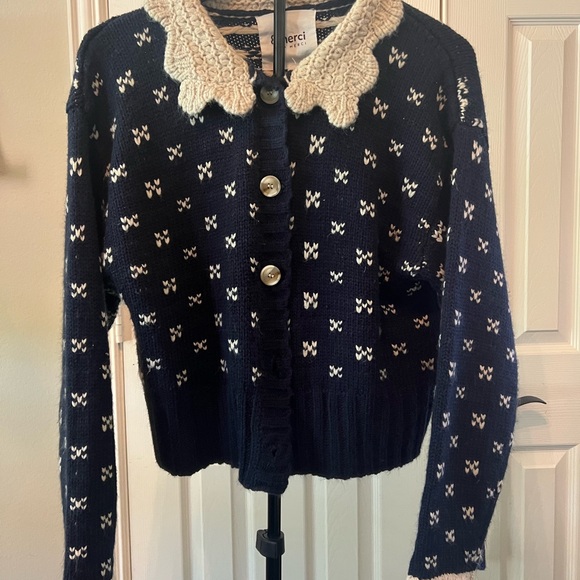 Elegant Navy and Cream Cardigan Sweater - Picture 3 of 4